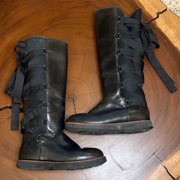 UGG Augustine Black Ribbon Lace-Up Boots/ Leather/ Size 10/ RARE - Picture 1 of 9